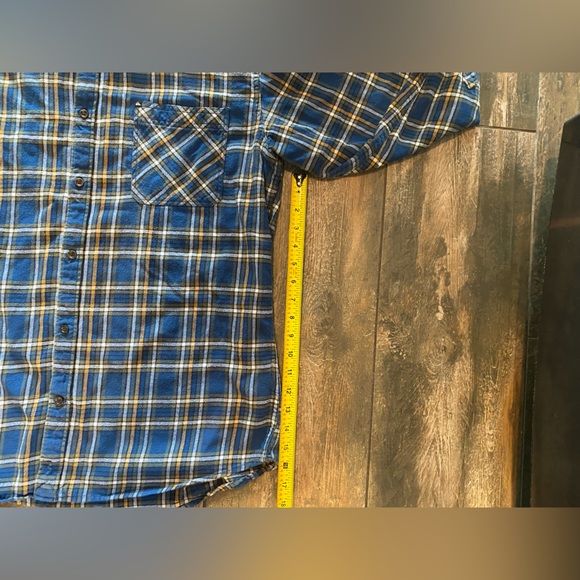 Men XL, Quiksilver Flannel Retail: $66 - Picture 5 of 8